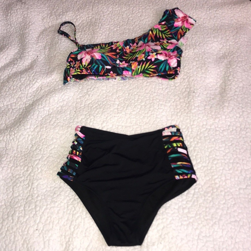 Canceling two piece bathing suit.